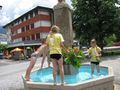 Erfrischung am Brunnen