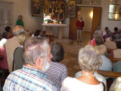 Bei der Führung in der Kapelle auf dem Frohberg durch Herr Zoller